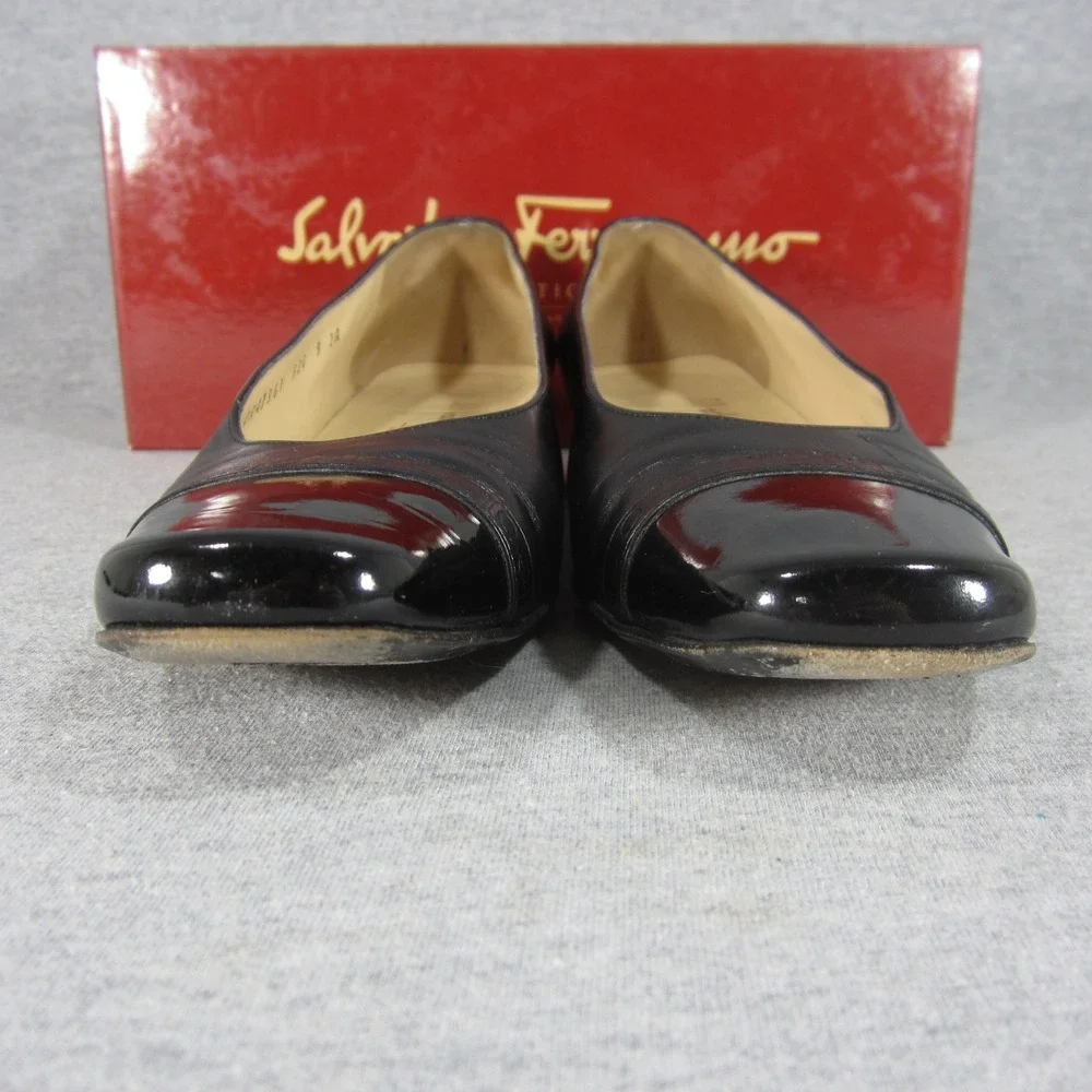 Salvatore Ferragamo Riguccia Pump 9 AA Black Leather Patent Cap Toe Slip On Heel